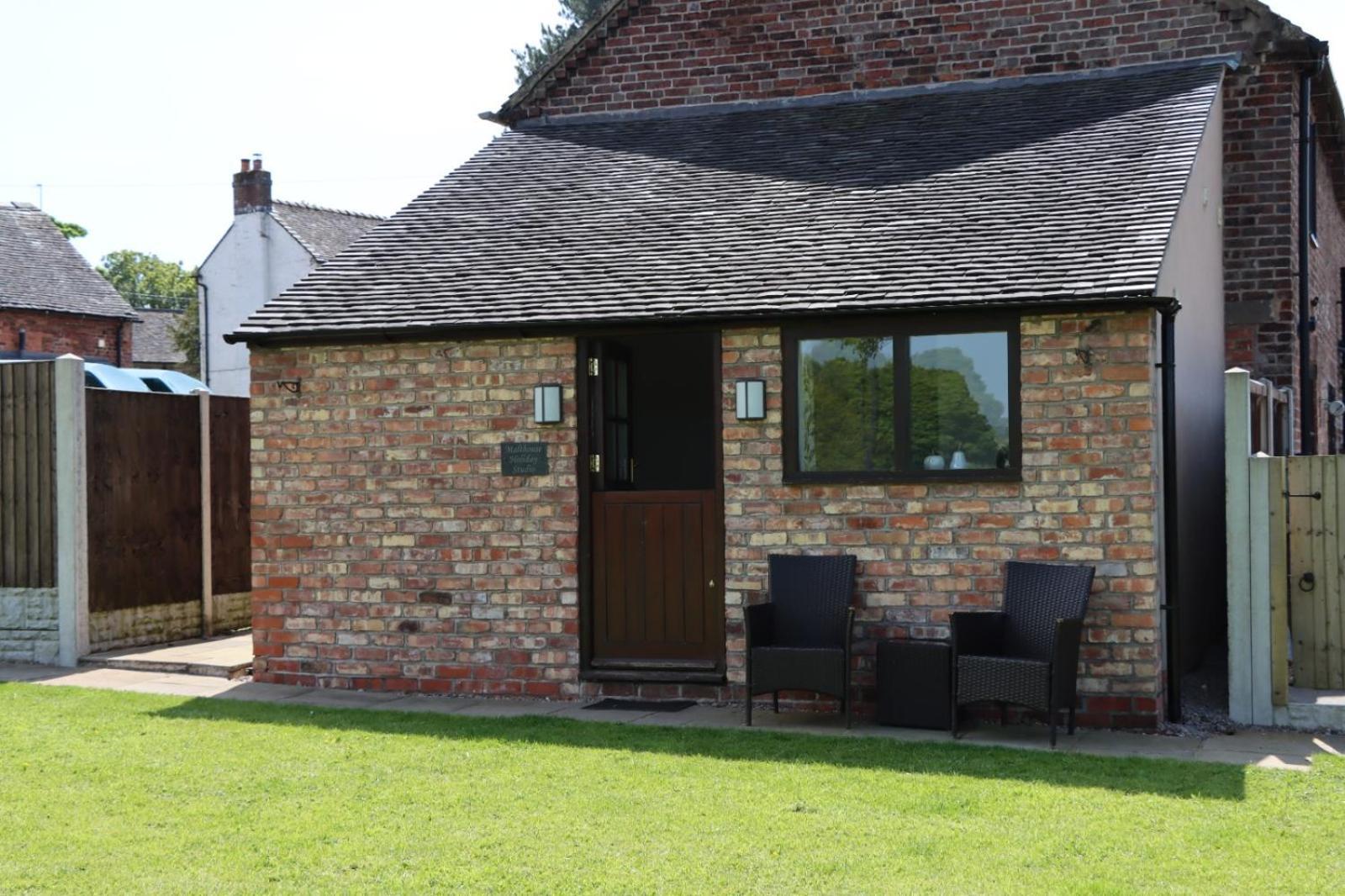 Malthouse Farm Cottage Studio Dilhorne エクステリア 写真